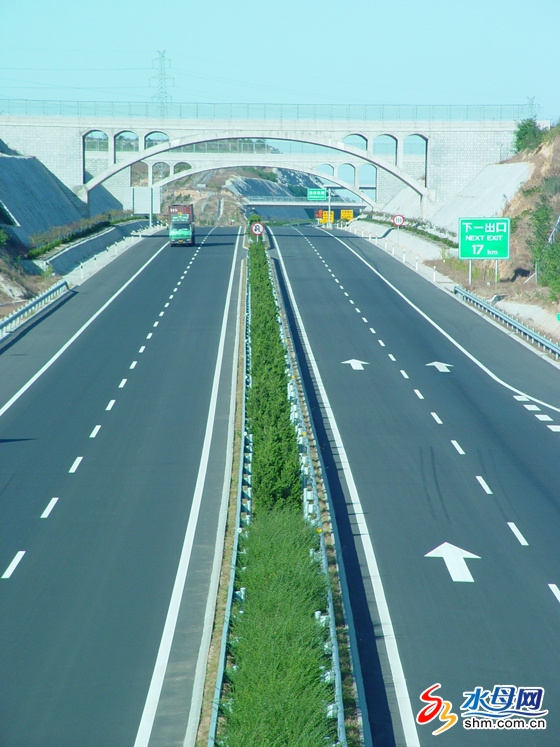 公司沥青产品用于龙口至青岛高速公路