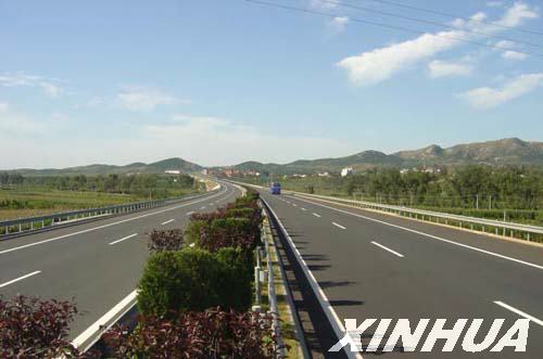 公司沥青产品用于济青高速养护