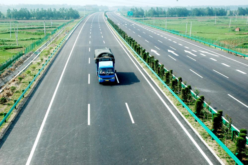 公司沥青产品用于京沪高速蒙阴段