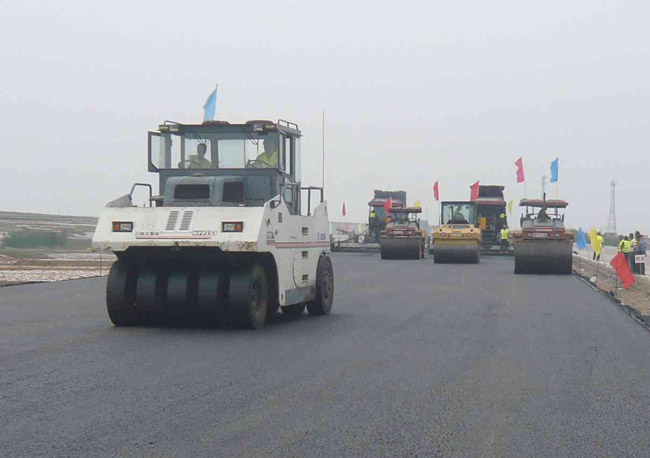 公司70＃沥青、SBS沥青产品用于青临高速公路