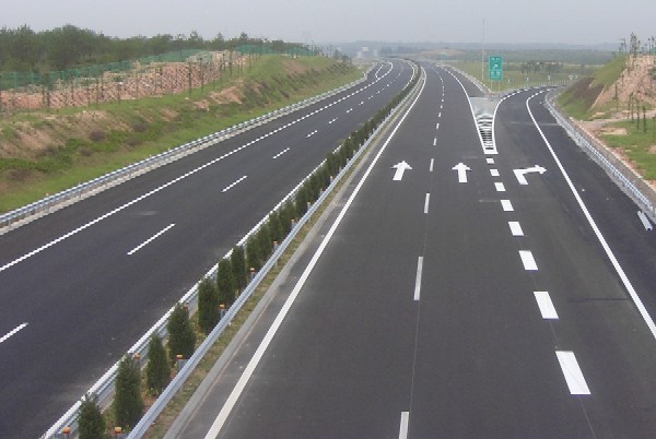 公司70＃沥青产品用于济徐路